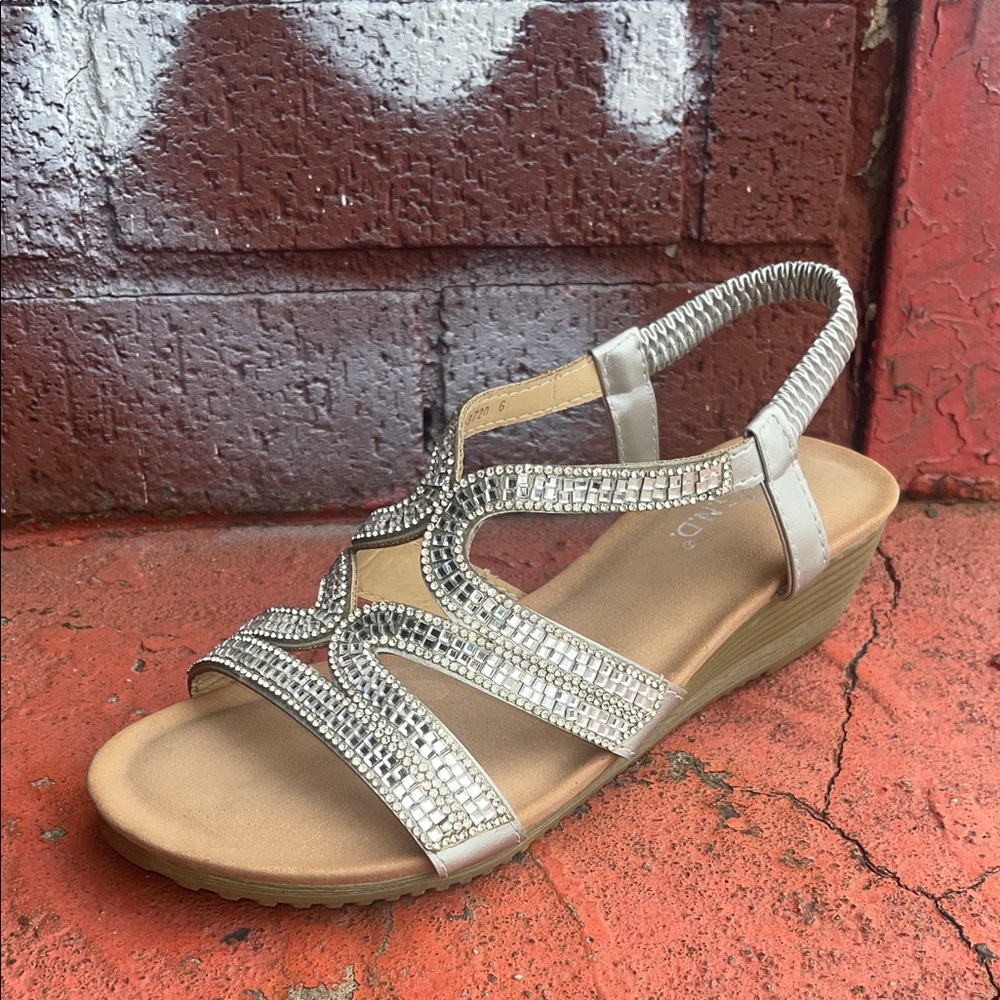 Chic Silver Women's Sandals with Rhinestone Detailing